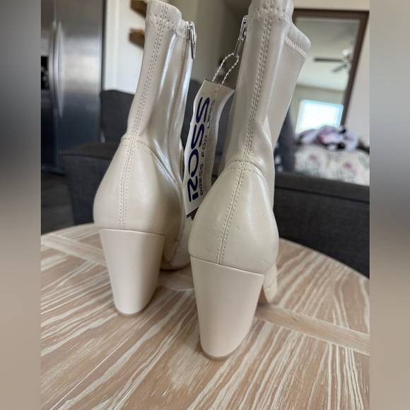 Dolce Vita|Boho Ivory Pointy tall Ankle Boots,Nello fashion boot•••NWT,Size 11 - Picture 7 of 10